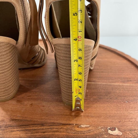 DV by Dolce Vita Tan Woven Heels Women's size 6 - Picture 7 of 11